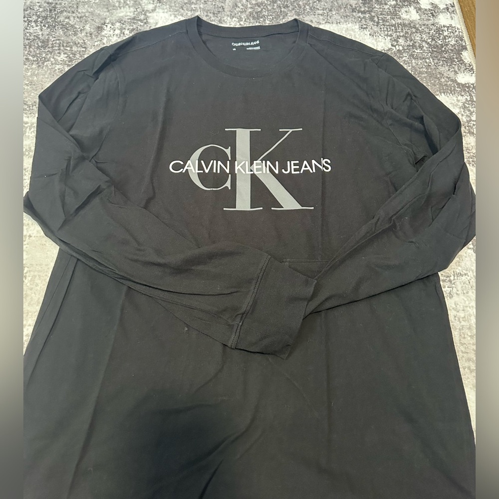 ⭐️Calvin Klein Jeans Charcoal Long Sleeve Tee⭐️